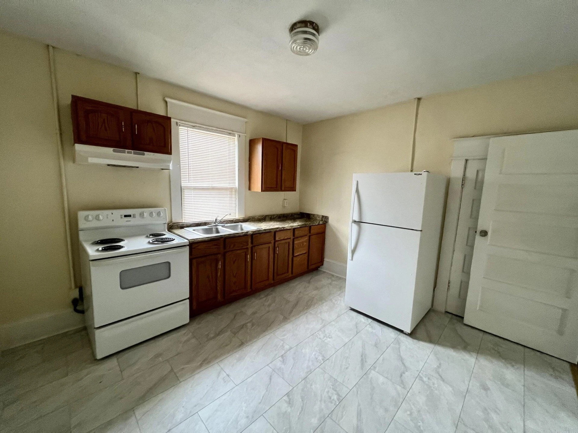 1202 Melrose AVE NW - Photo 12