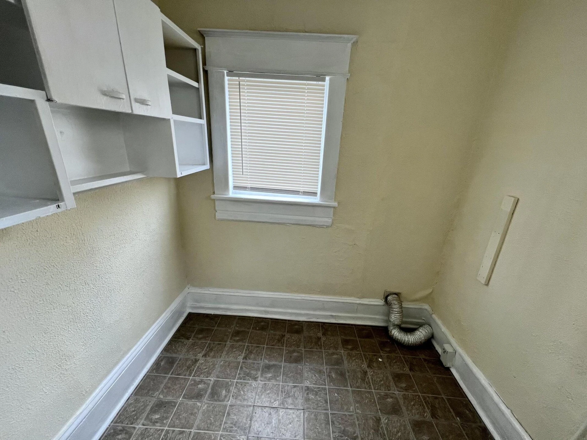 1202 Melrose AVE NW - Photo 18