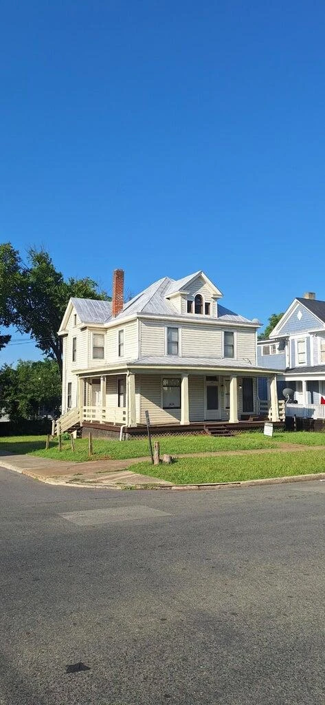 1202 Melrose AVE NW - Photo 2