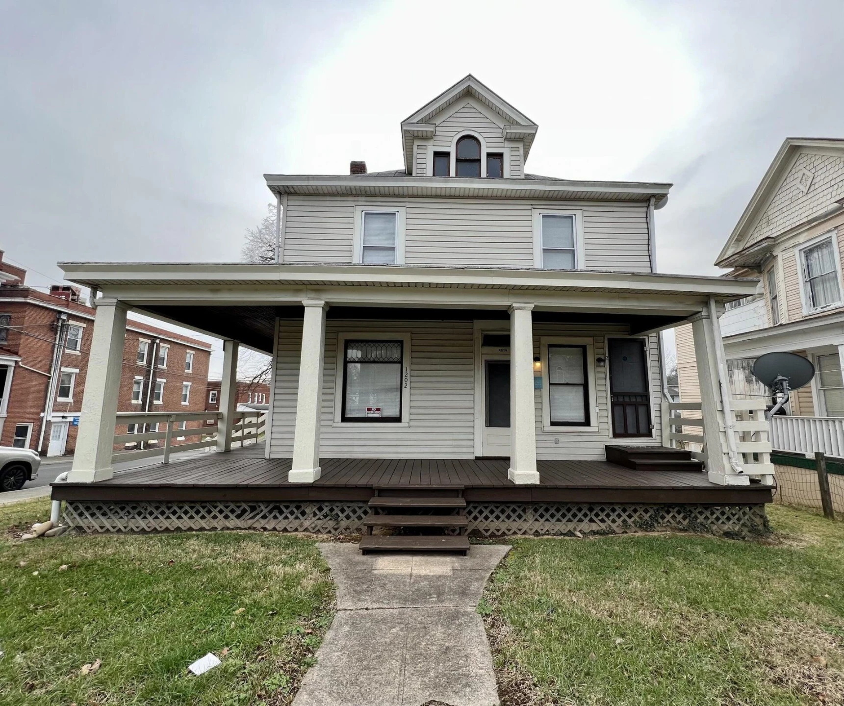 1202 Melrose AVE NW - Photo 4