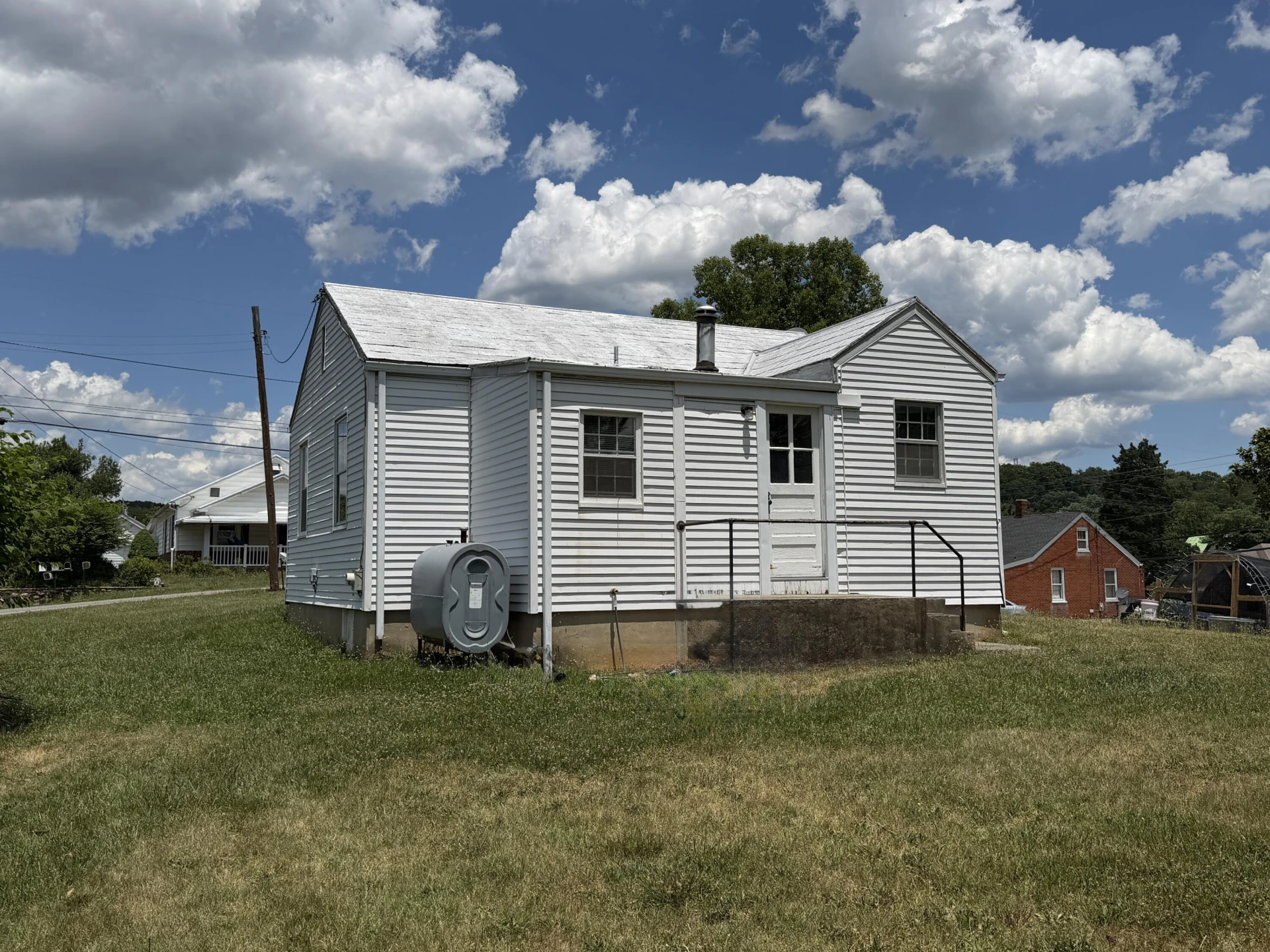 1213 Victory RD SE - Photo 3