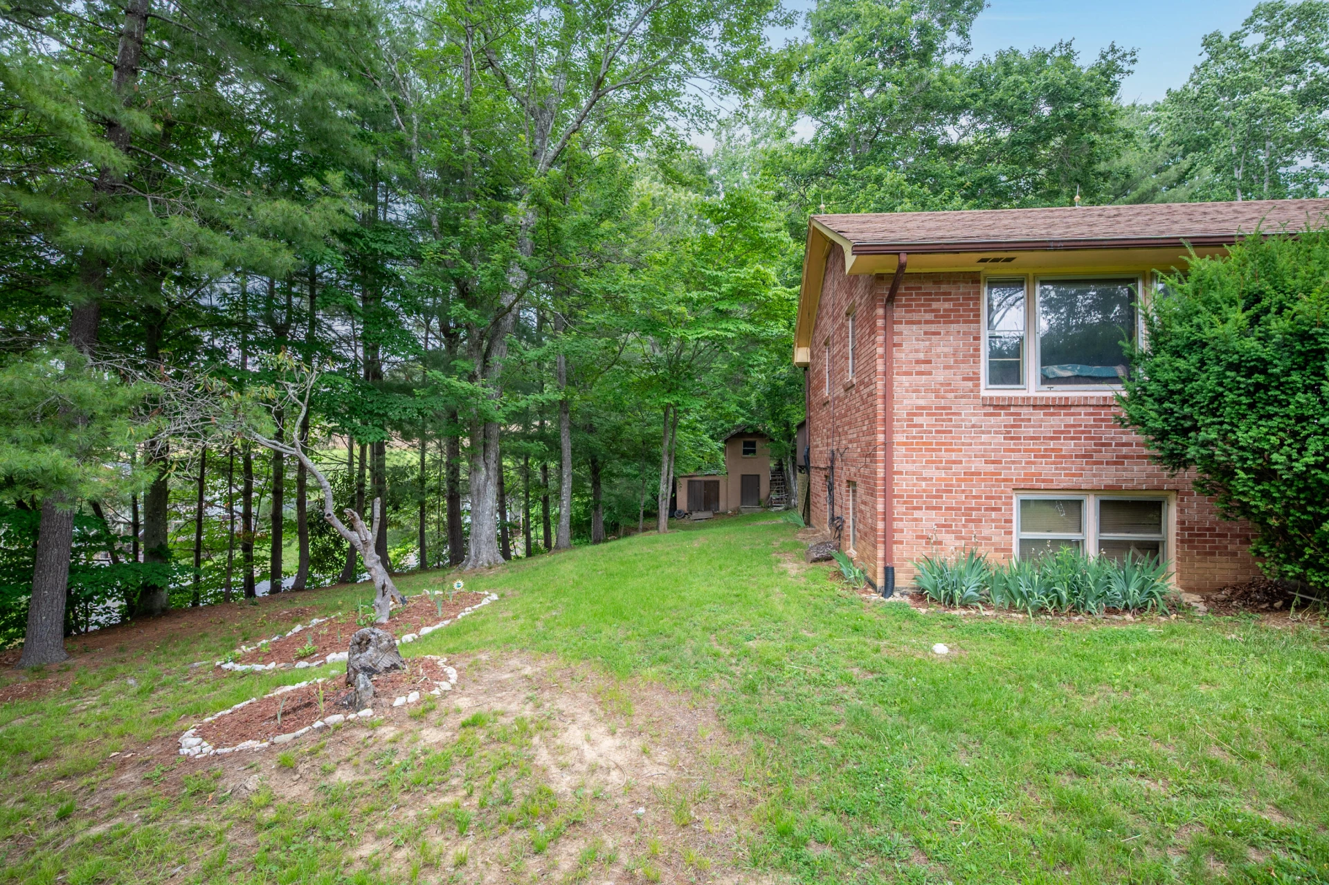3987 Webbs Mill RD N - Photo 37