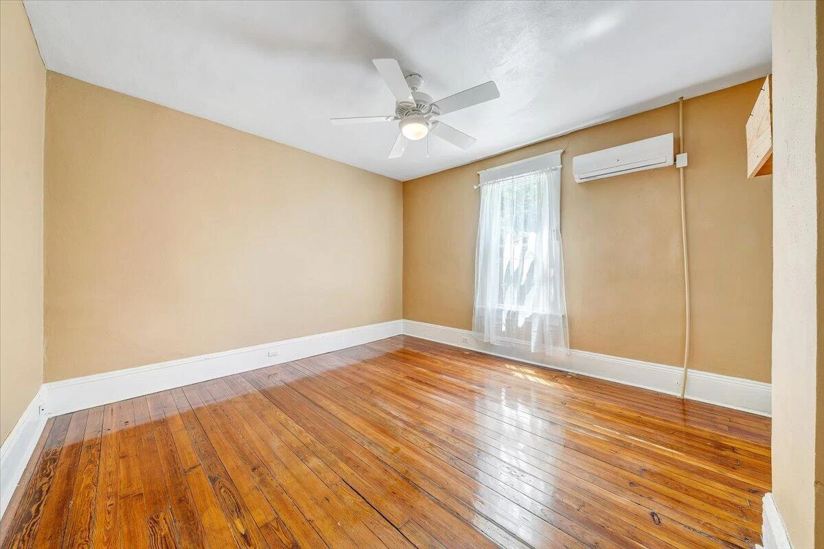 916 Madison AVE NW - Photo 18