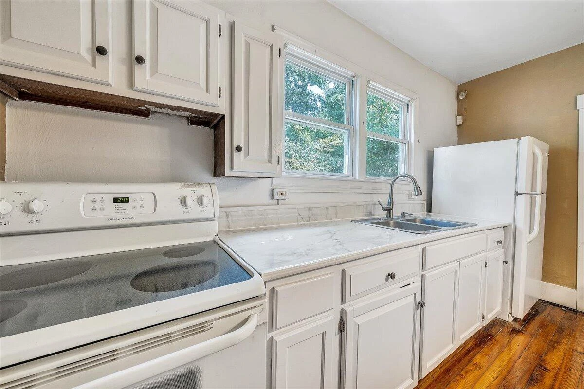 916 Madison AVE NW - Photo 12