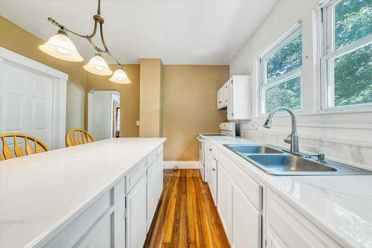 916 Madison AVE NW - Photo 11