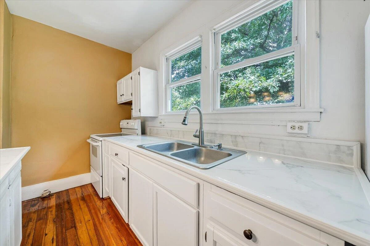 916 Madison AVE NW - Photo 19