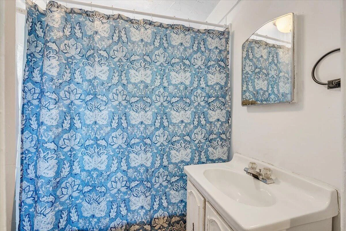 916 Madison AVE NW - Photo 23
