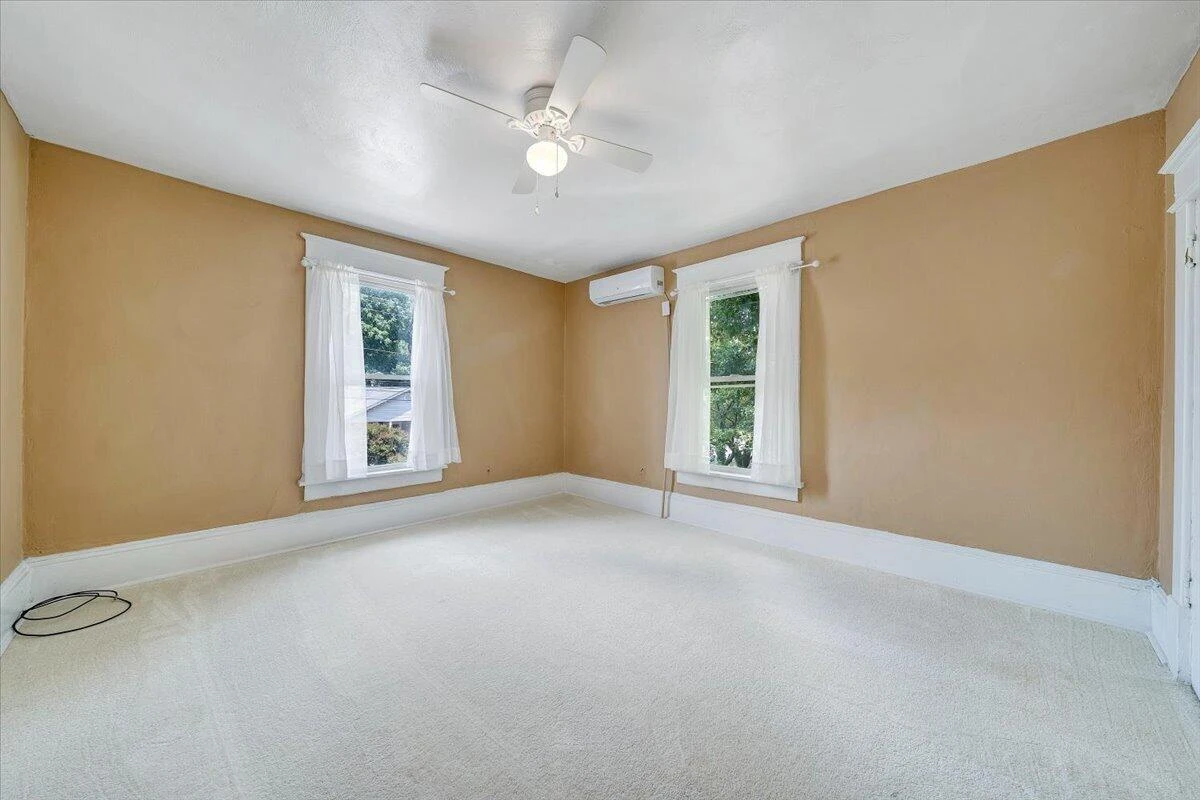 916 Madison AVE NW - Photo 32
