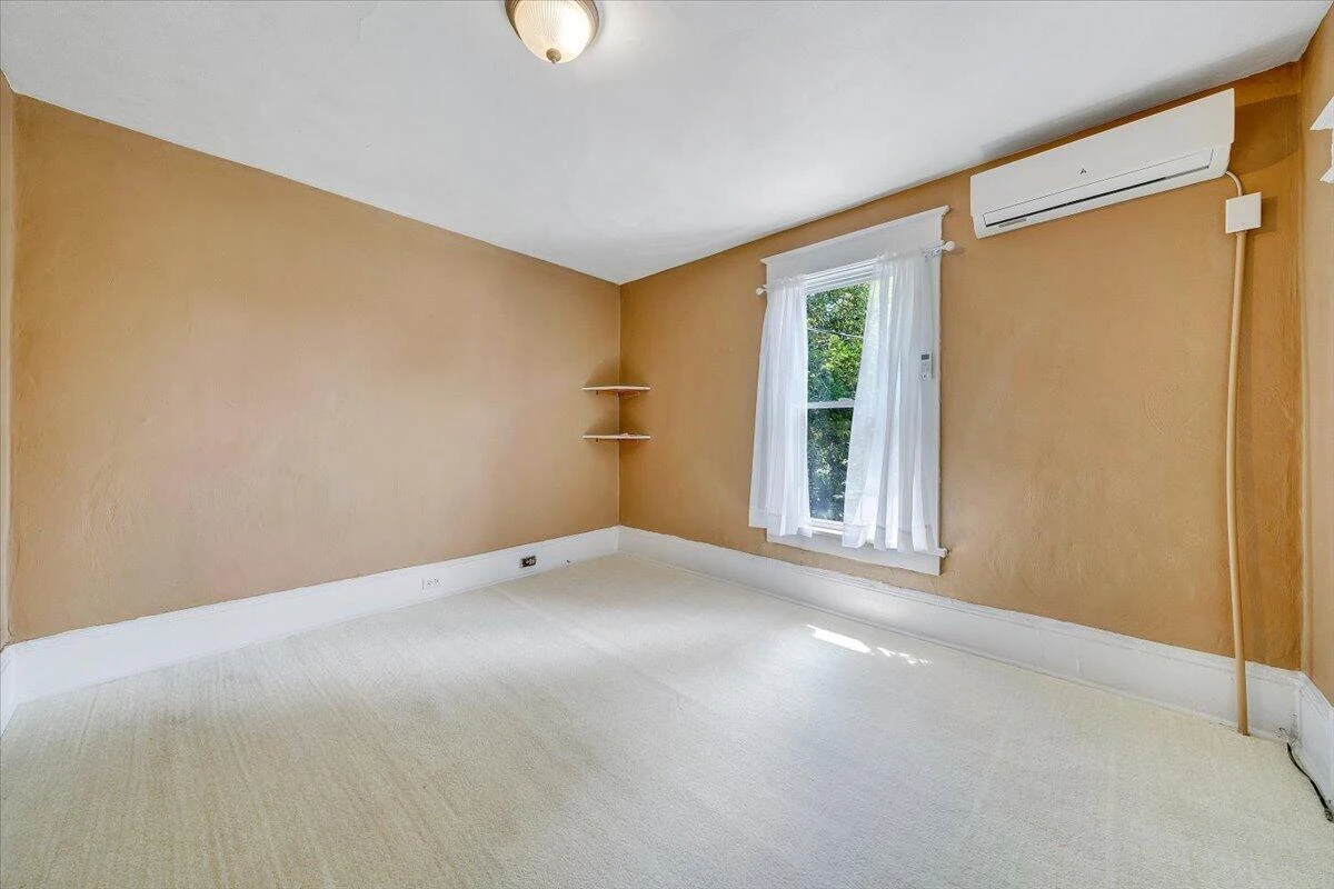 916 Madison AVE NW - Photo 34