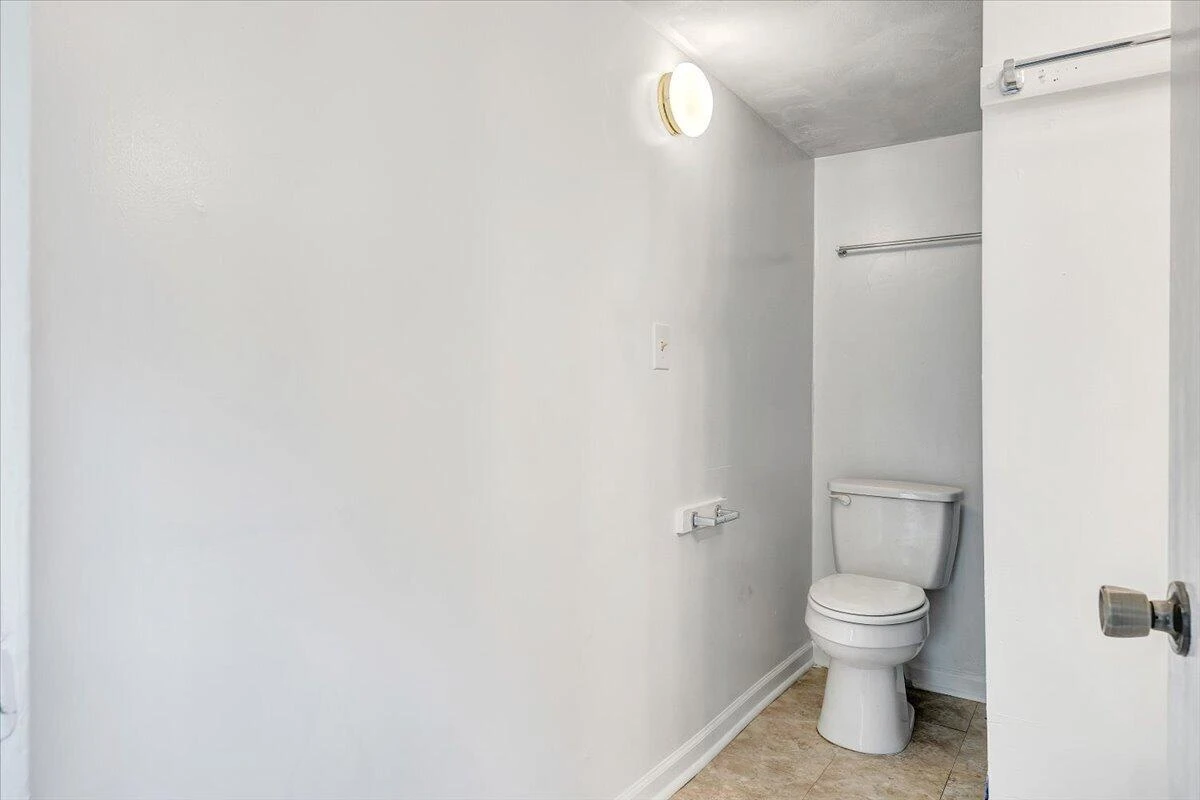 916 Madison AVE NW - Photo 35