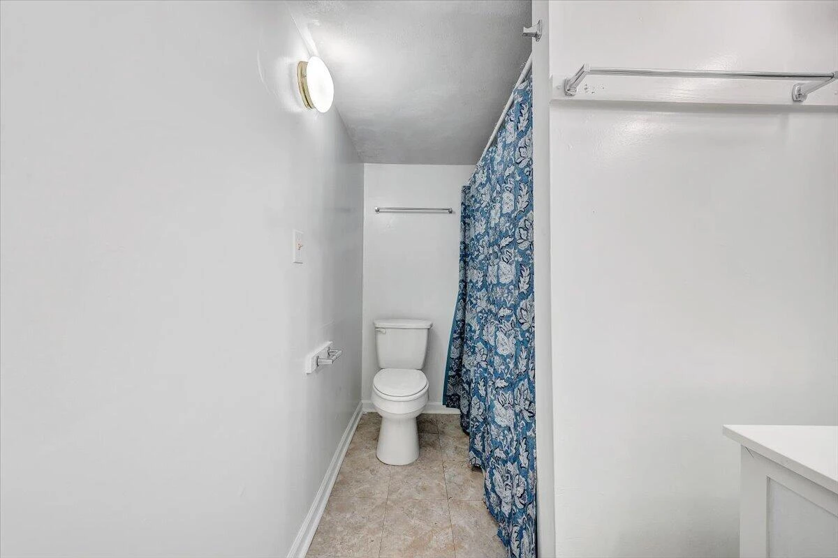 916 Madison AVE NW - Photo 36