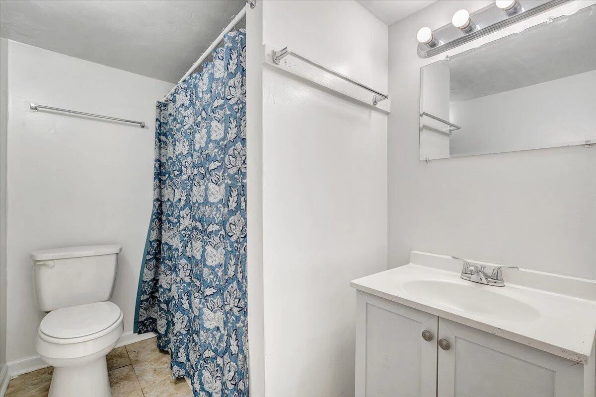 916 Madison AVE NW - Photo 37