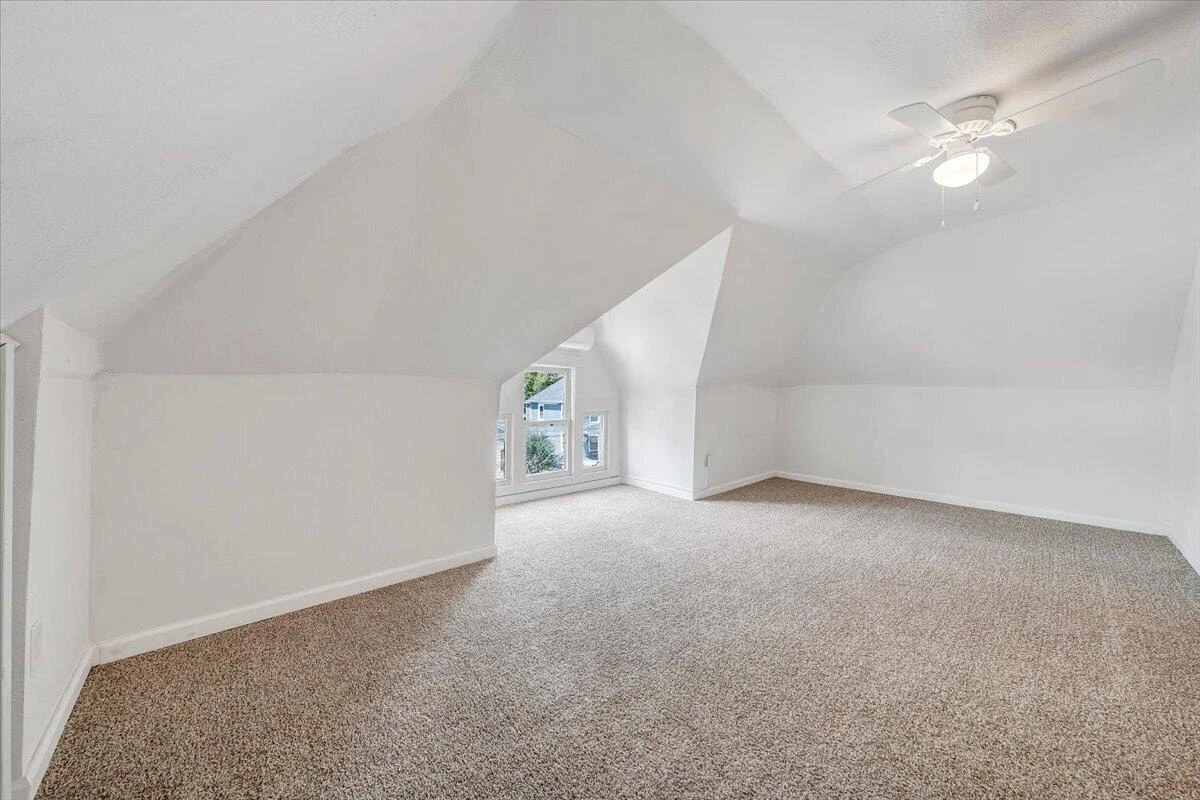 916 Madison AVE NW - Photo 44