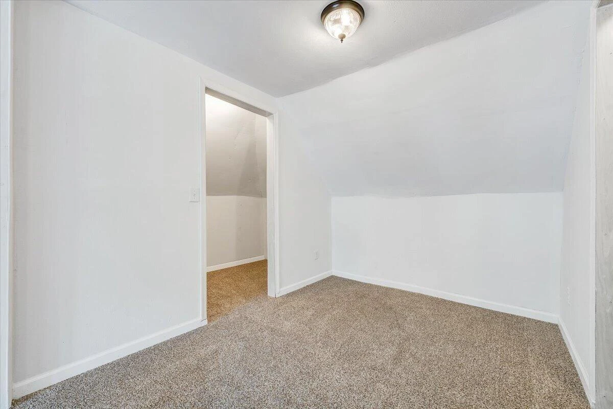 916 Madison AVE NW - Photo 46