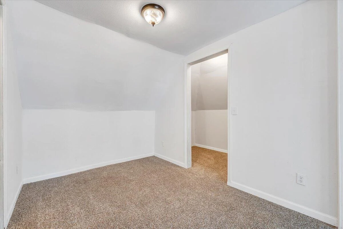 916 Madison AVE NW - Photo 47