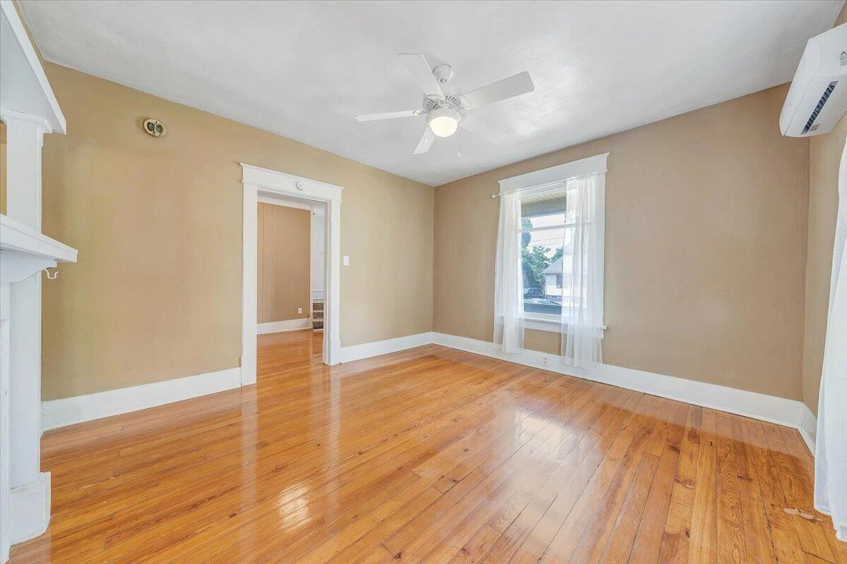 916 Madison AVE NW - Photo 6