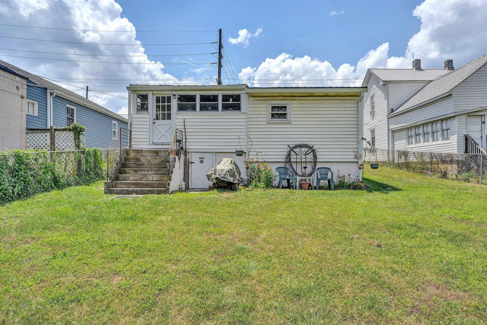 218 Maple ST - Photo 17