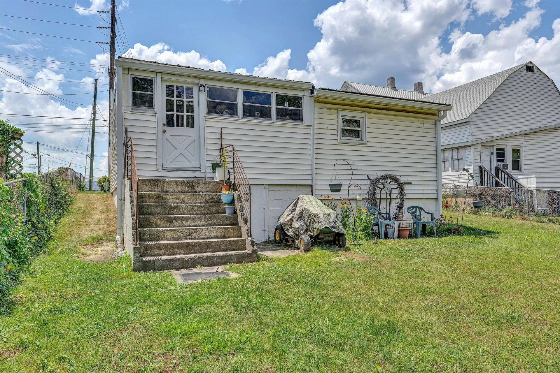218 Maple ST - Photo 18