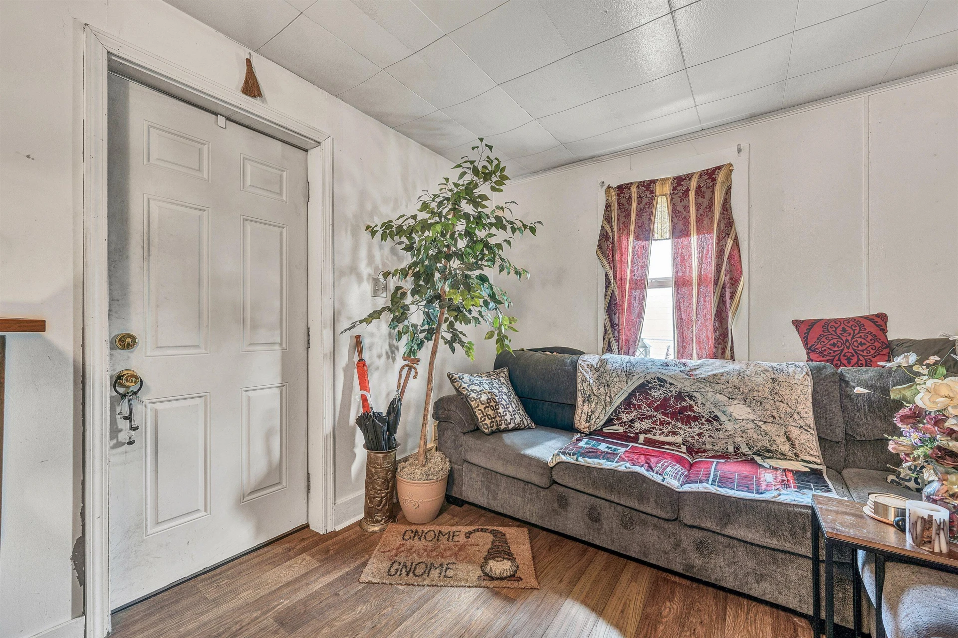 218 Maple ST - Photo 3