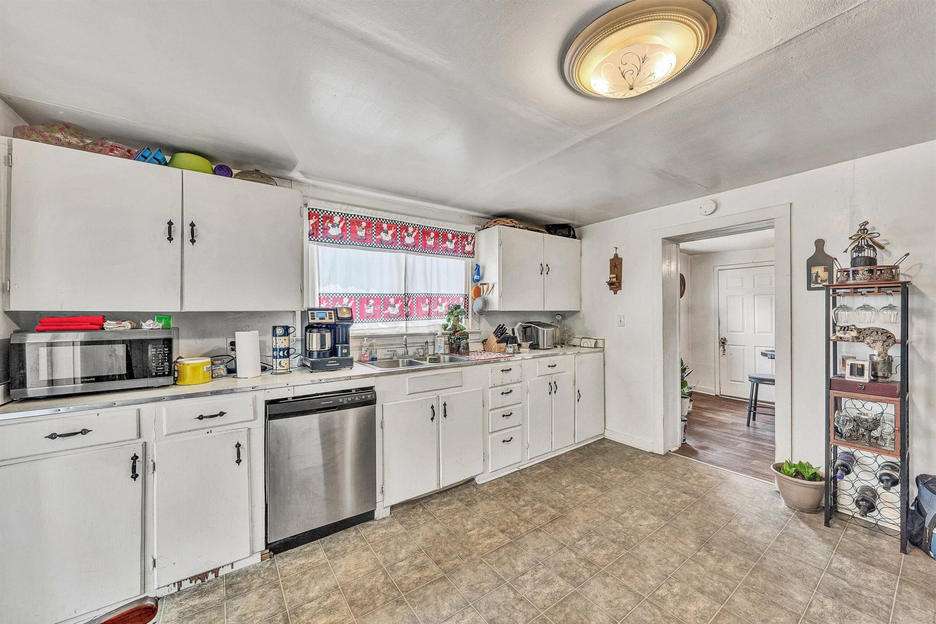218 Maple ST - Photo 6