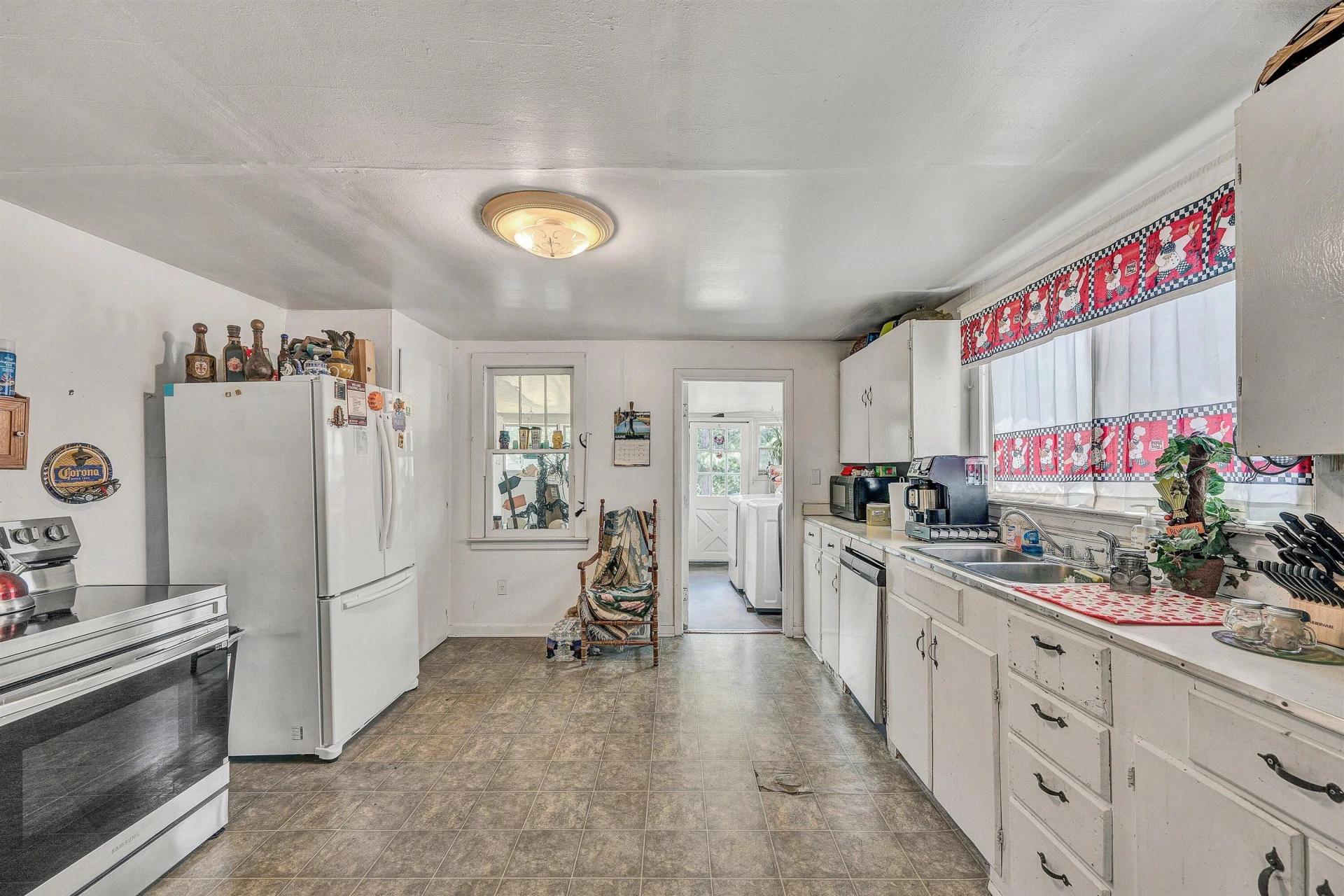218 Maple ST - Photo 7