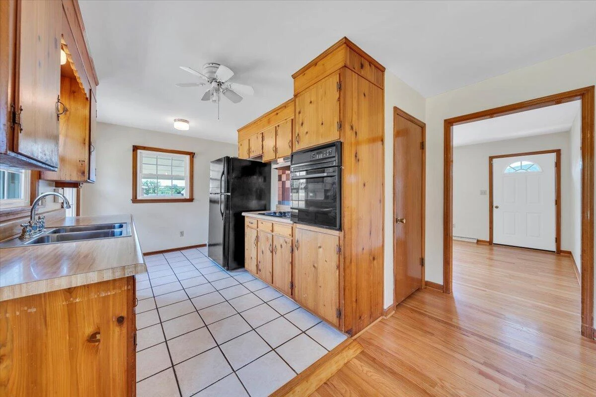 409 Decatur CIR - Photo 10