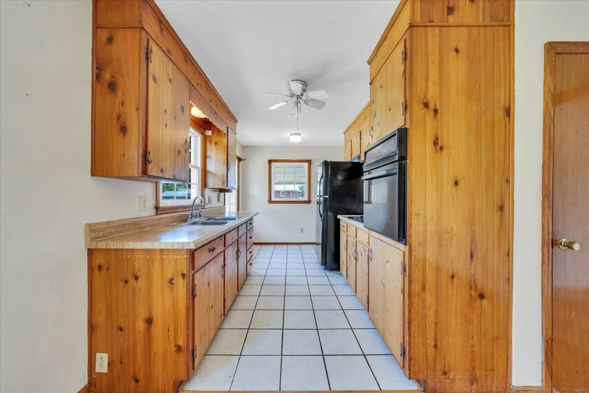 409 Decatur CIR - Photo 11
