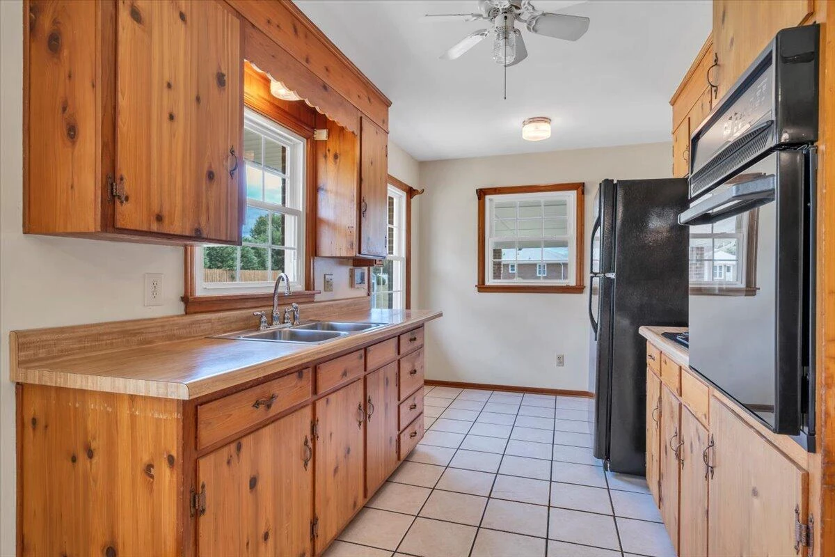 409 Decatur CIR - Photo 12
