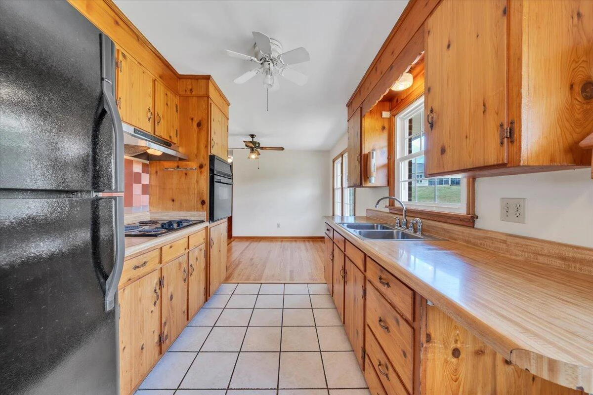 409 Decatur CIR - Photo 14