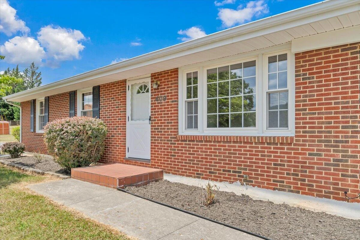 409 Decatur CIR - Photo 2