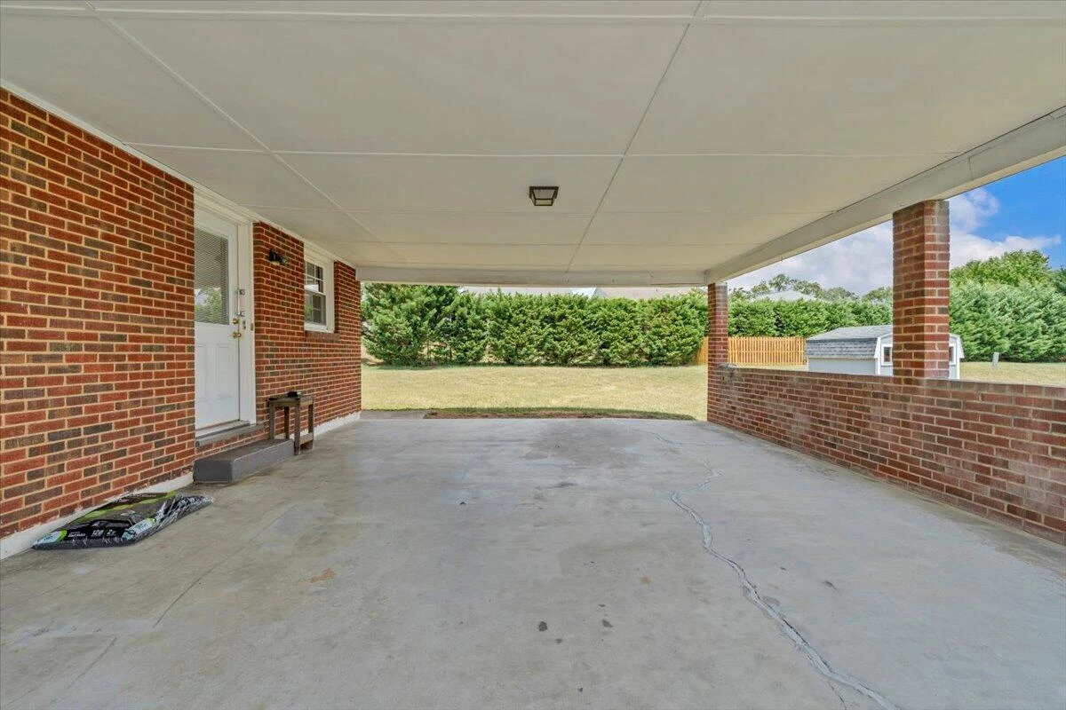 409 Decatur CIR - Photo 32