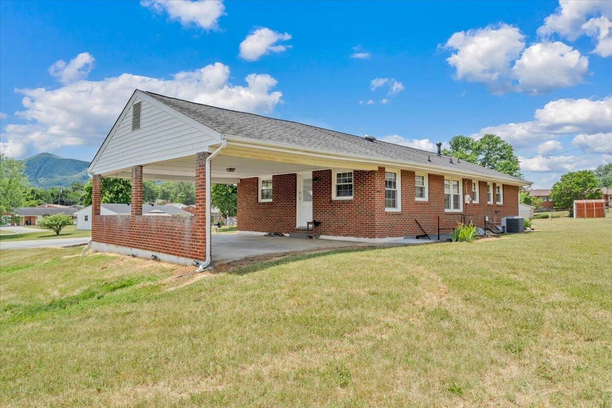 409 Decatur CIR - Photo 34