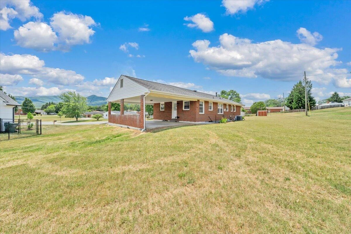 409 Decatur CIR - Photo 35