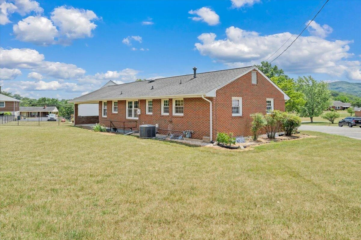 409 Decatur CIR - Photo 38