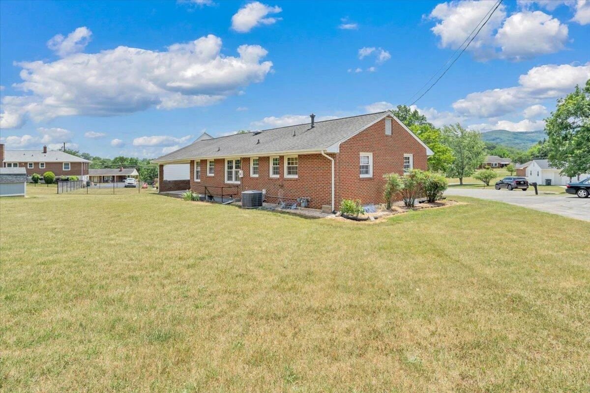 409 Decatur CIR - Photo 39