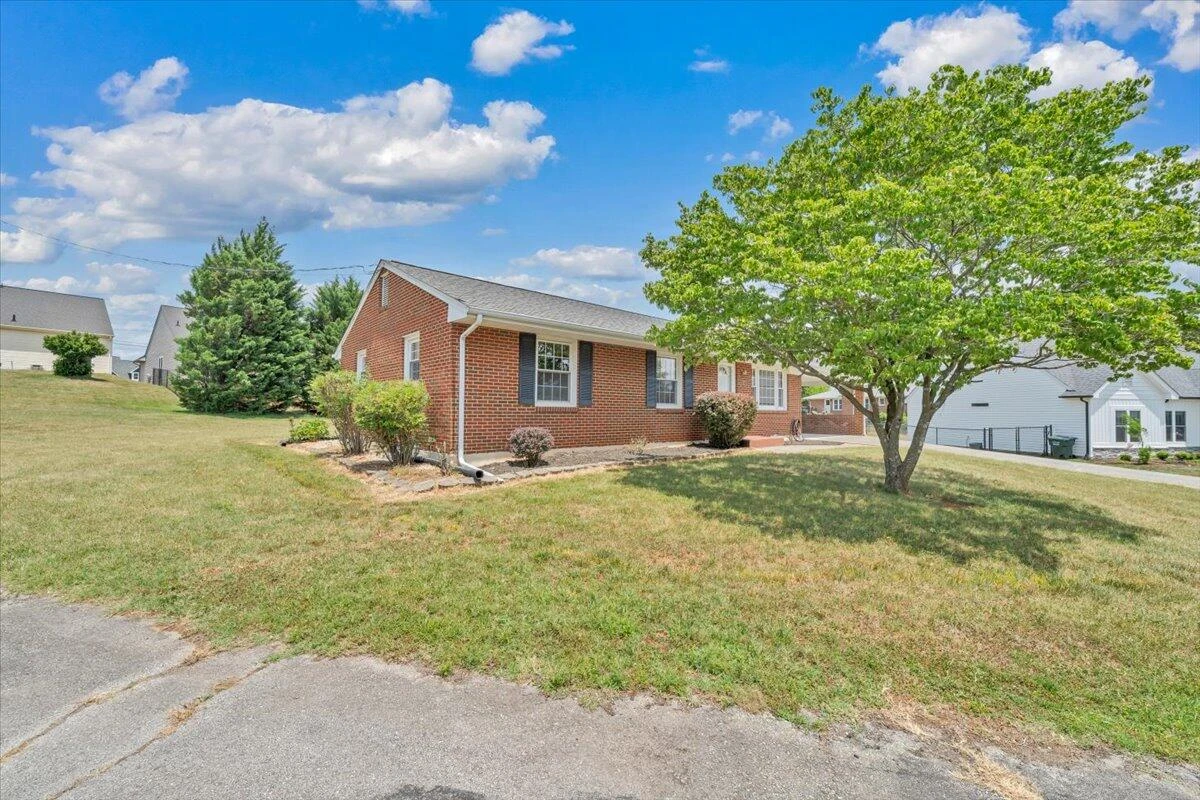 409 Decatur CIR - Photo 41