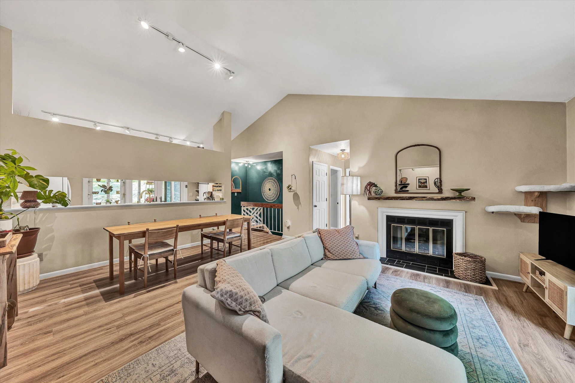 4520 Summerset CIR - Photo 8