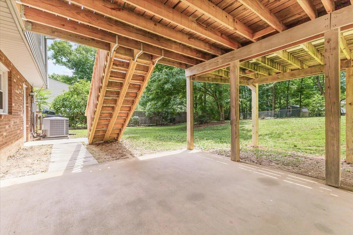 165 Beachmont DR - Photo 36