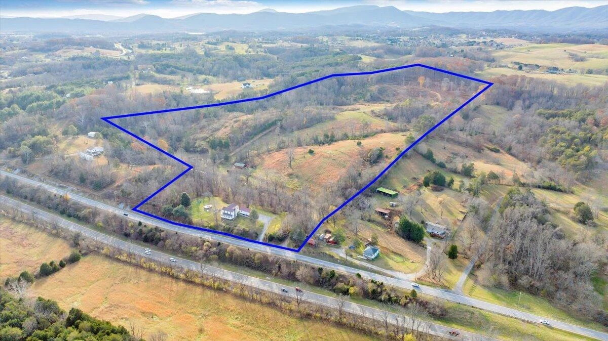 6457 Roanoke RD