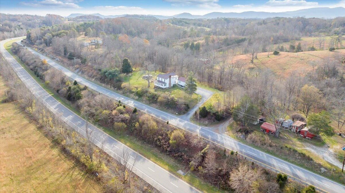 6457 Roanoke RD - Photo 2