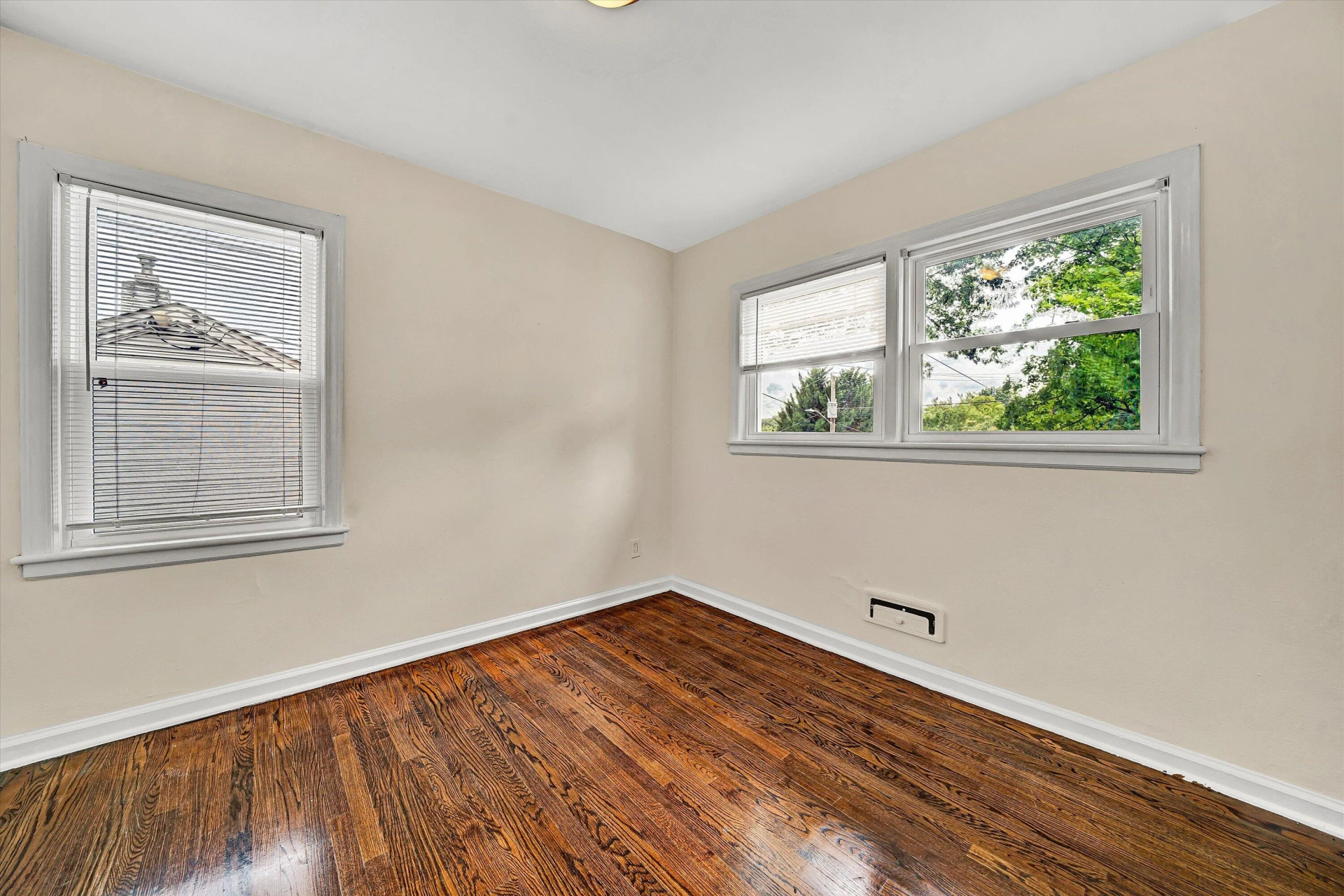 1810 Lawnhill ST SW - Photo 10
