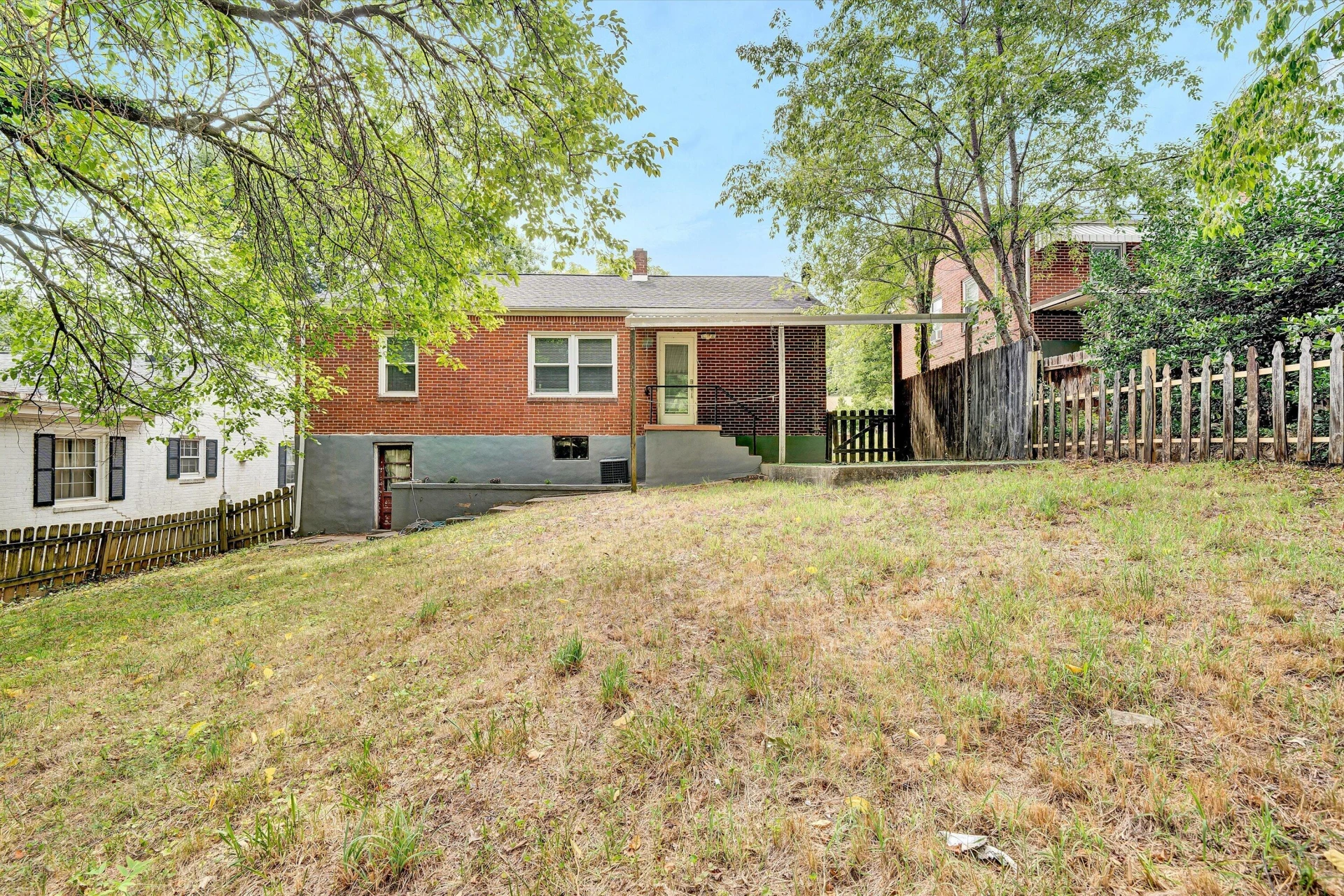 1810 Lawnhill ST SW - Photo 23