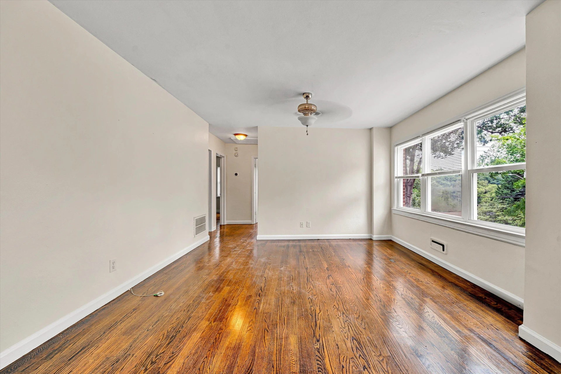 1810 Lawnhill ST SW - Photo 3