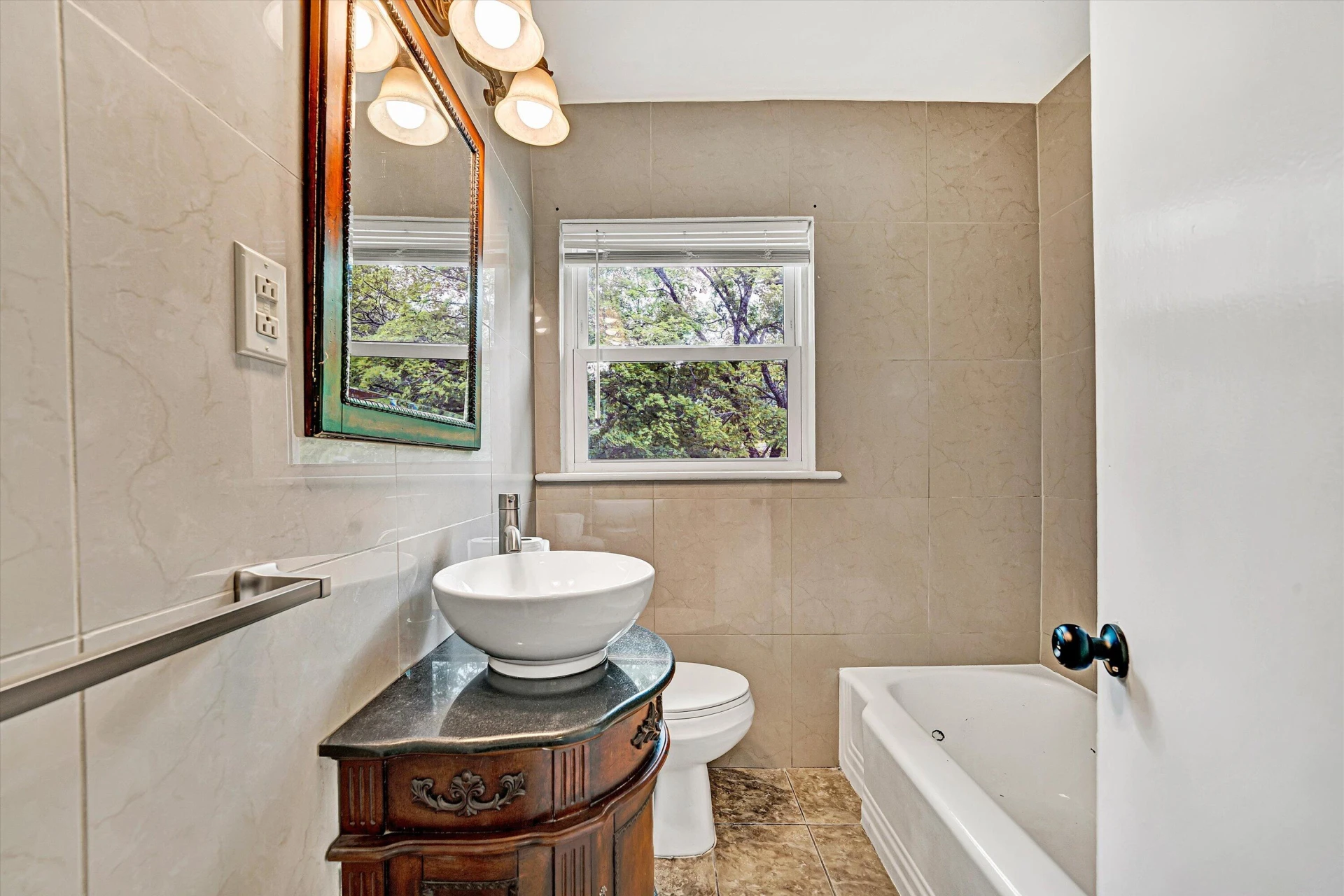 1810 Lawnhill ST SW - Photo 8