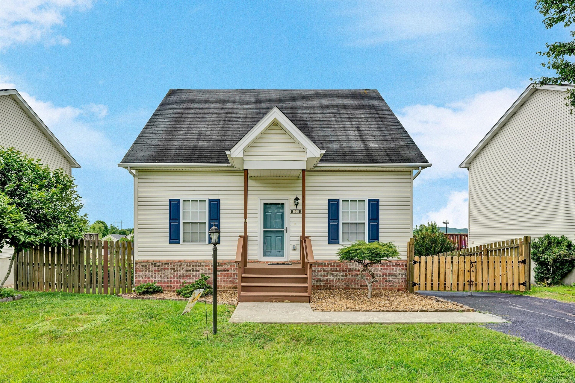 135 Wistaria DR