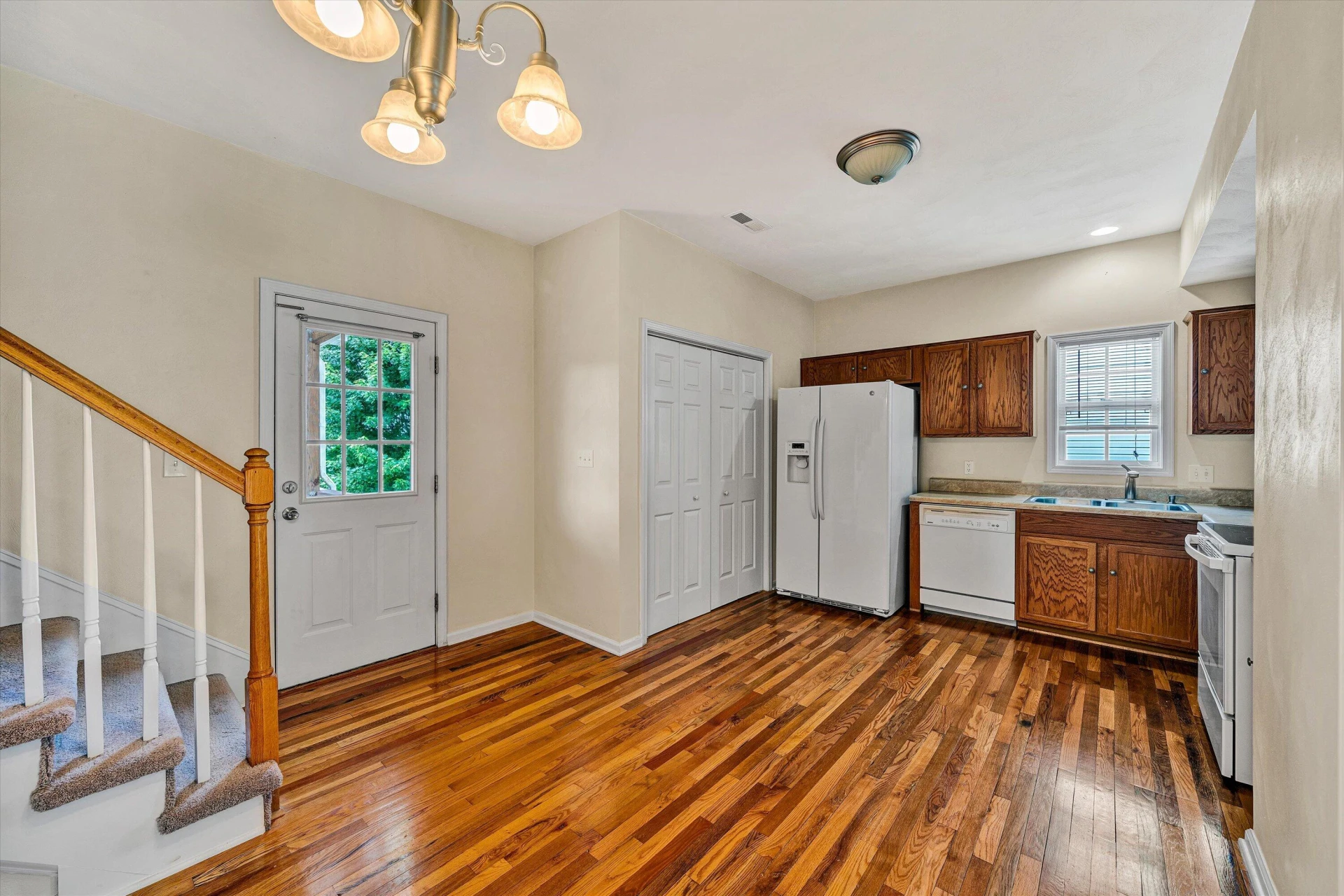 135 Wistaria DR - Photo 11