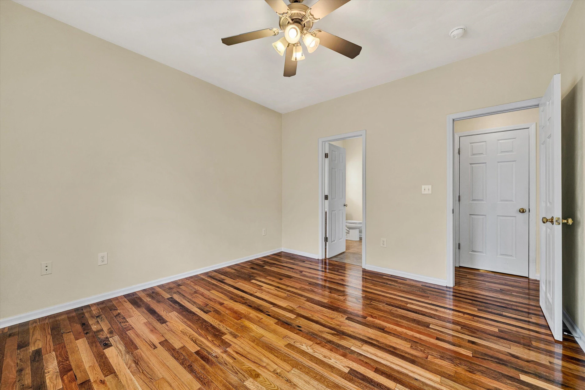 135 Wistaria DR - Photo 13