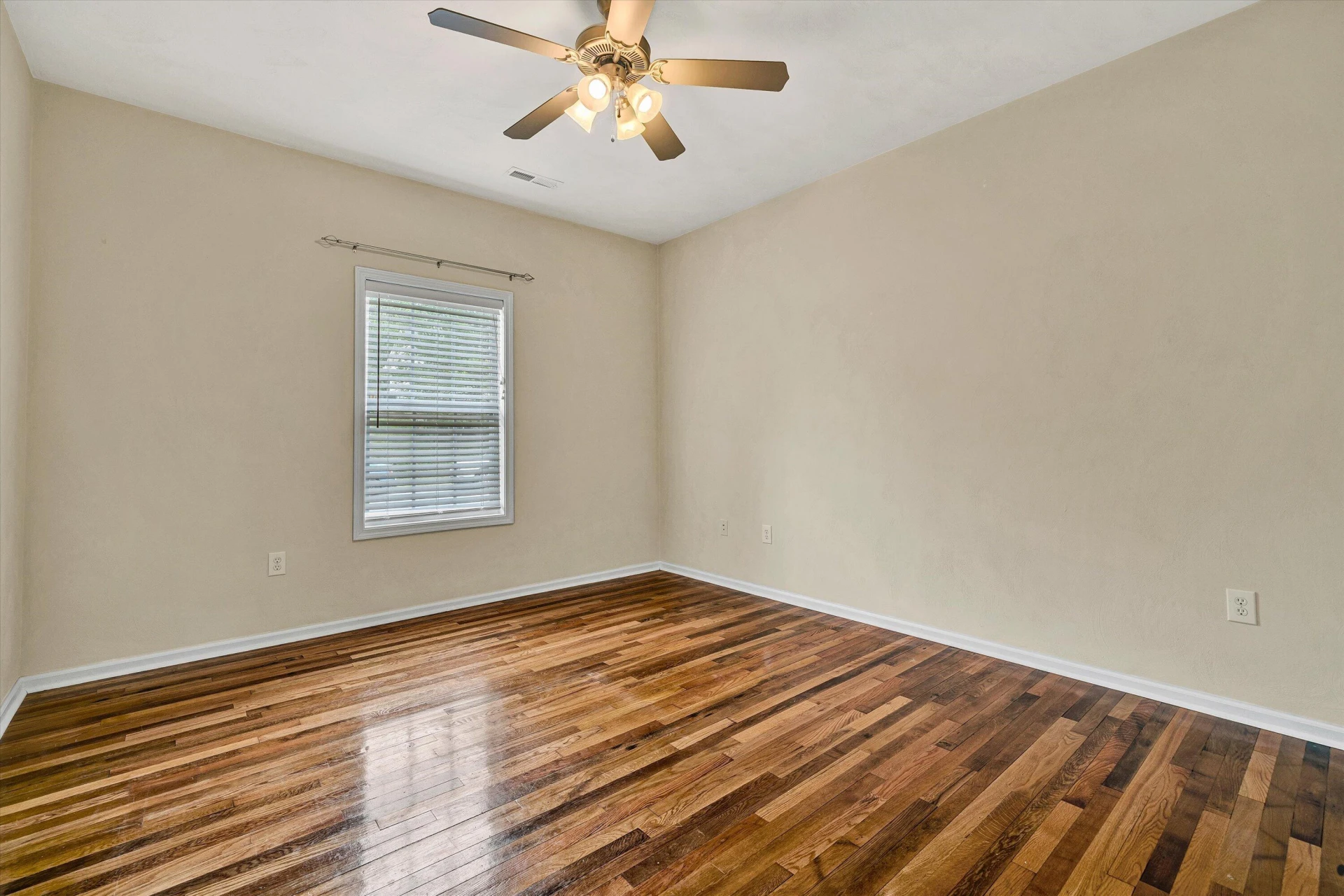135 Wistaria DR - Photo 14