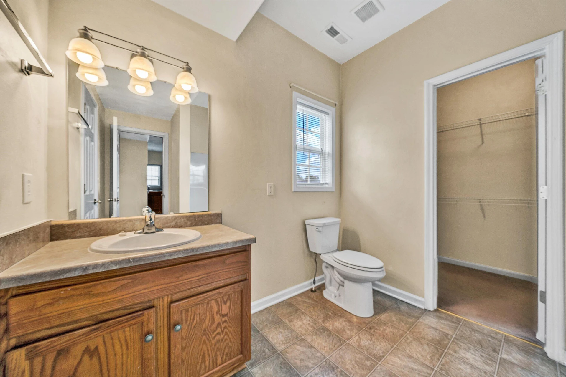 135 Wistaria DR - Photo 15