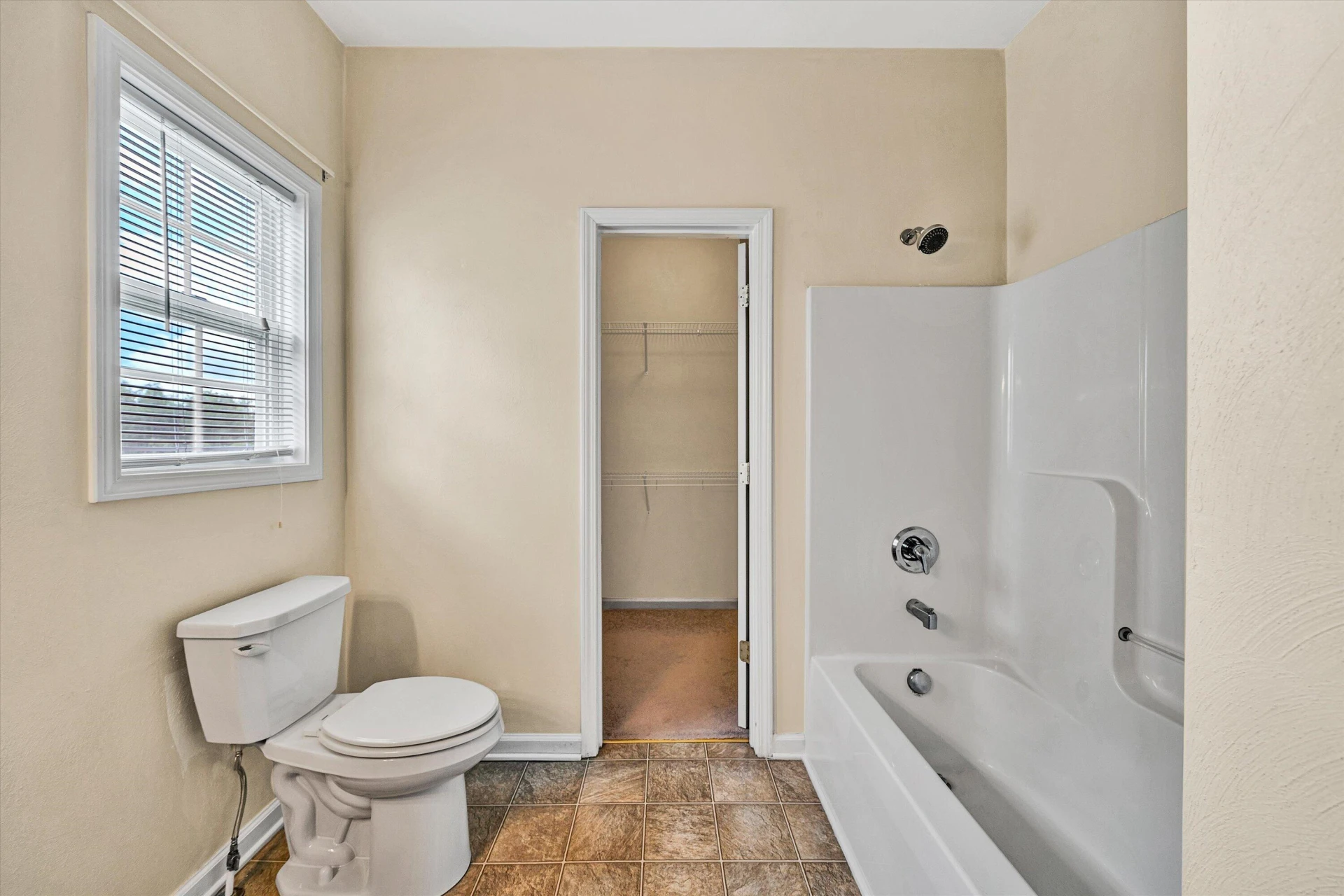 135 Wistaria DR - Photo 16
